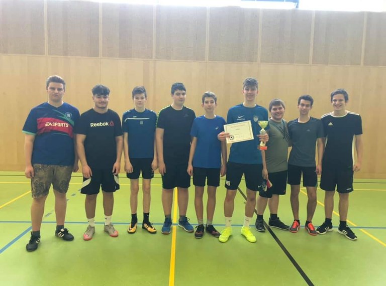 2 AHIF gewinnt das traditionelle Informatiker-Fußballturnier