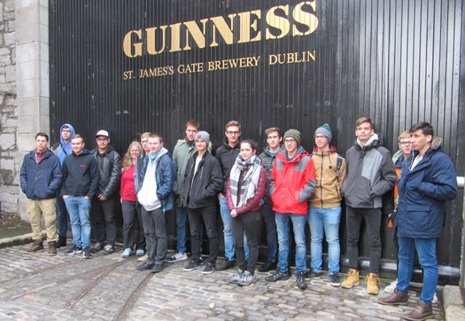 Klassenfoto_Guinness.jpg Klassenfoto_Guinness.jpg