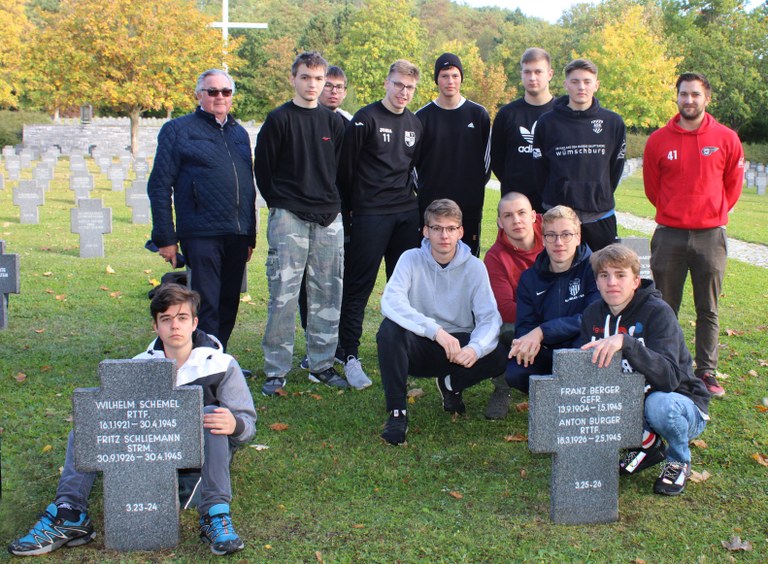 wo42hzg_Soldatenfriedhof 1.JPG wo42hzg_Soldatenfriedhof 1.JPG