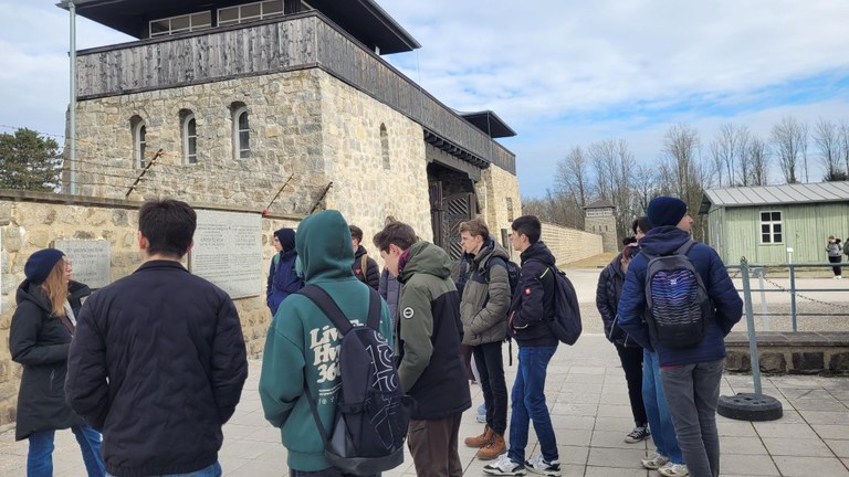 Schüler passen gespannt auf