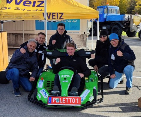Schüler mit Kart