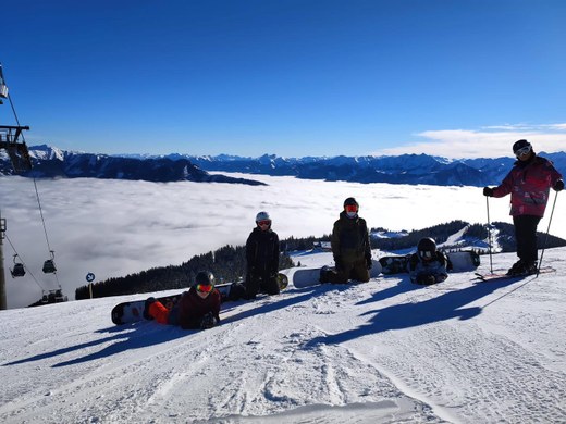 Schüler auf der Skipiste