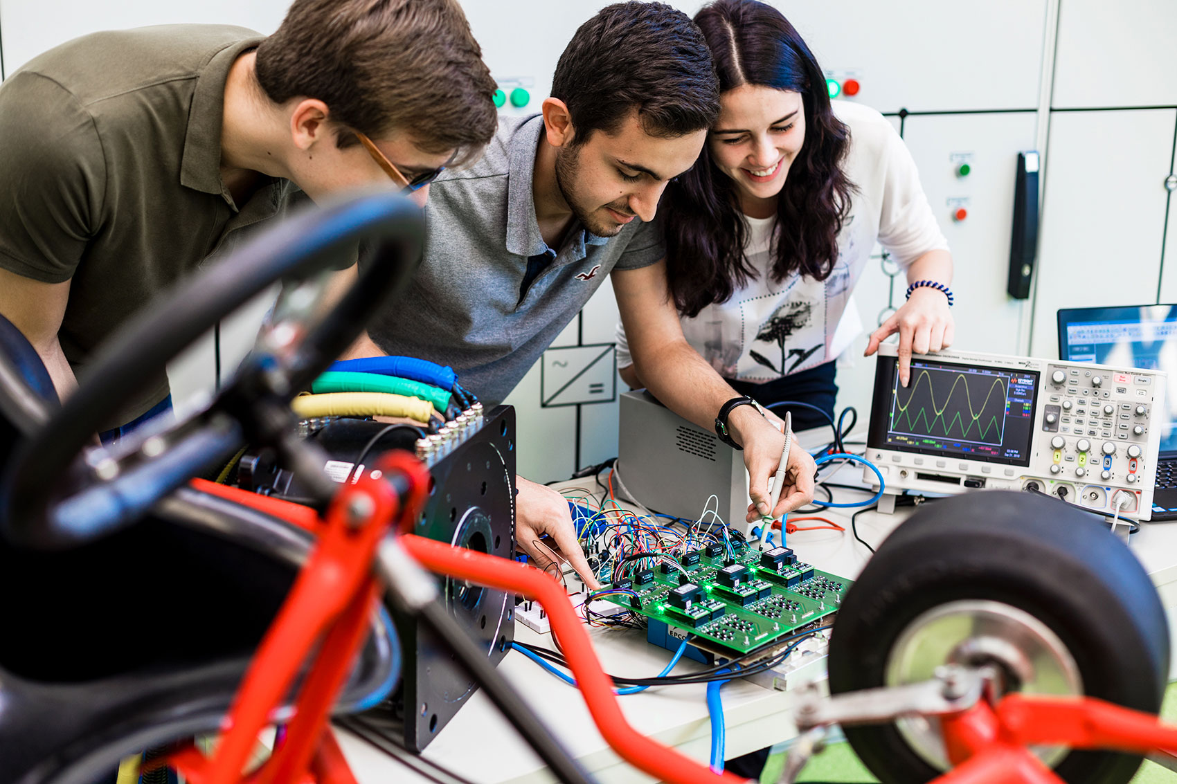 Schüler in der Werkstatt