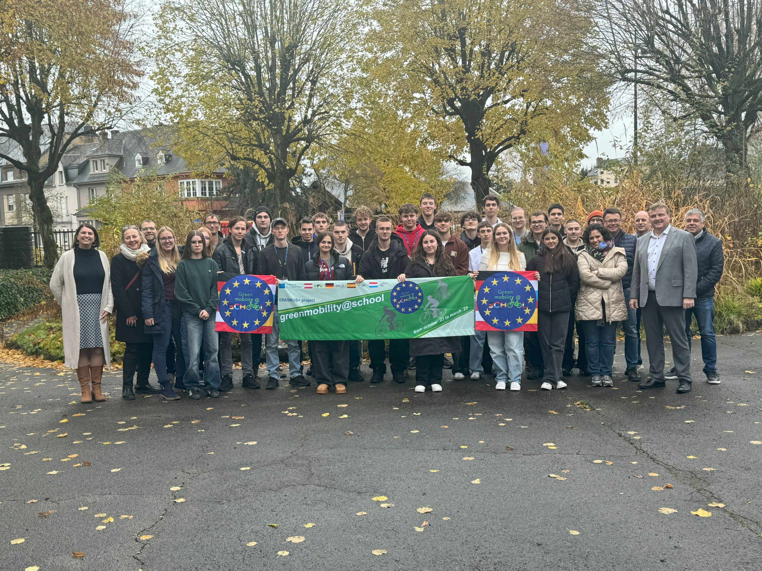 Schüler für die greenmobility school in Luxemburg